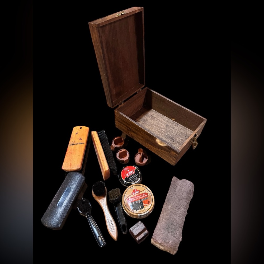 Vtg Wooden Excelsior Shoe Shoeshine Box Brushes Polish Cloth,made In USA